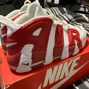 Nike uptempo Varsity Red